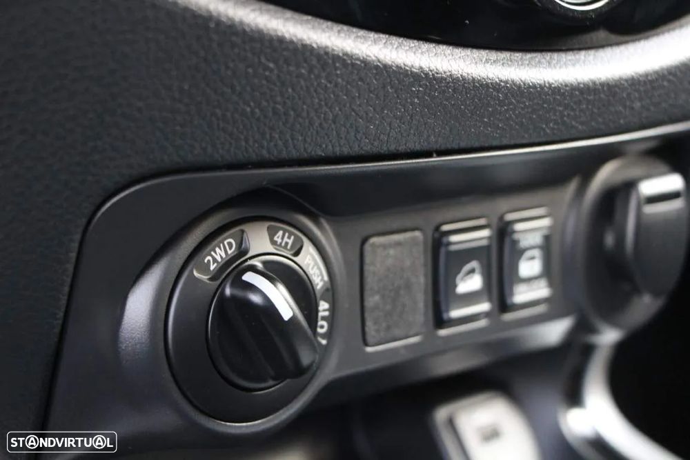 Nissan Navara 2.3 dCi CD 4WD Tekna AT - 10