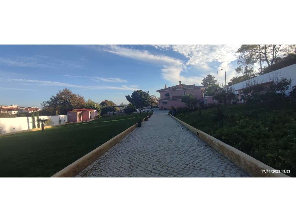 Deslumbrante moradia Bi - familiar, inserida em terreno com jardim ... - Grande imagem: 3/60