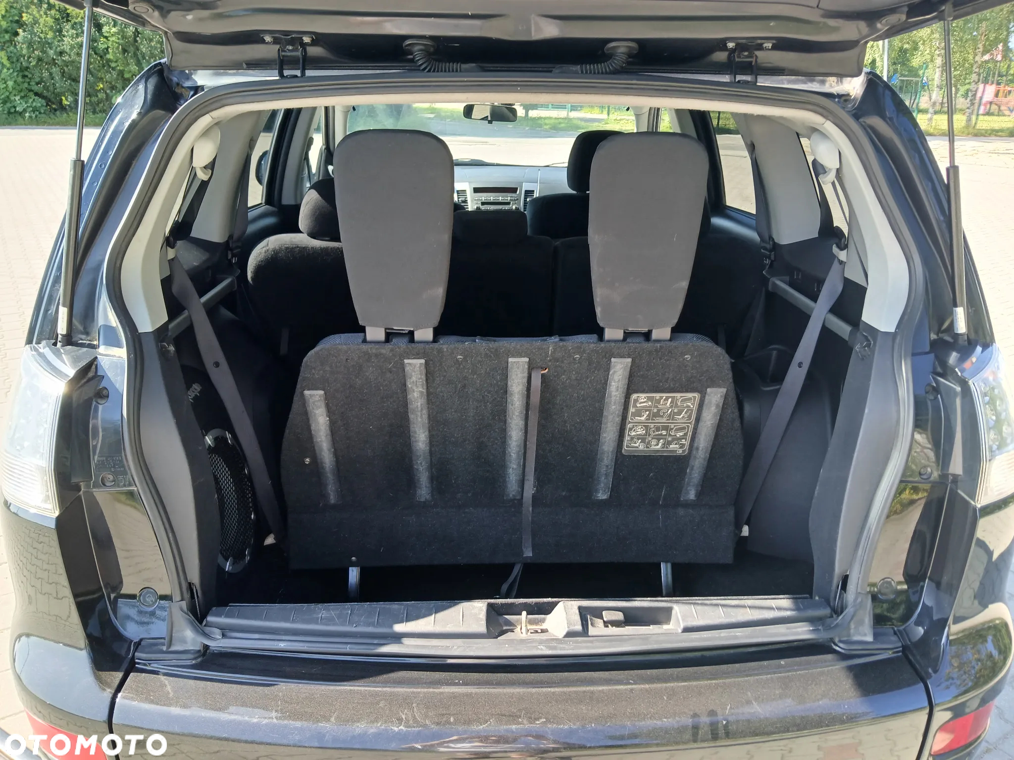 Mitsubishi Outlander 2.0 DID Intense + - 24