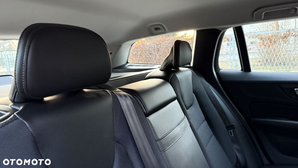Volvo V60 D3 Momentum - 34