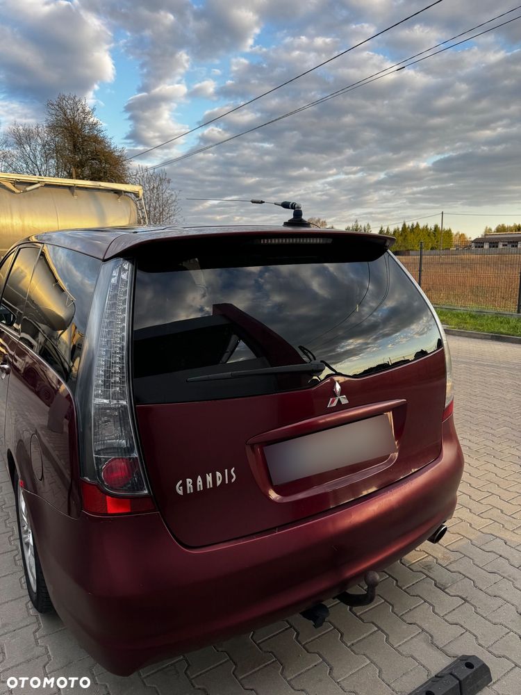 Mitsubishi Grandis 2.4 Intense - 29