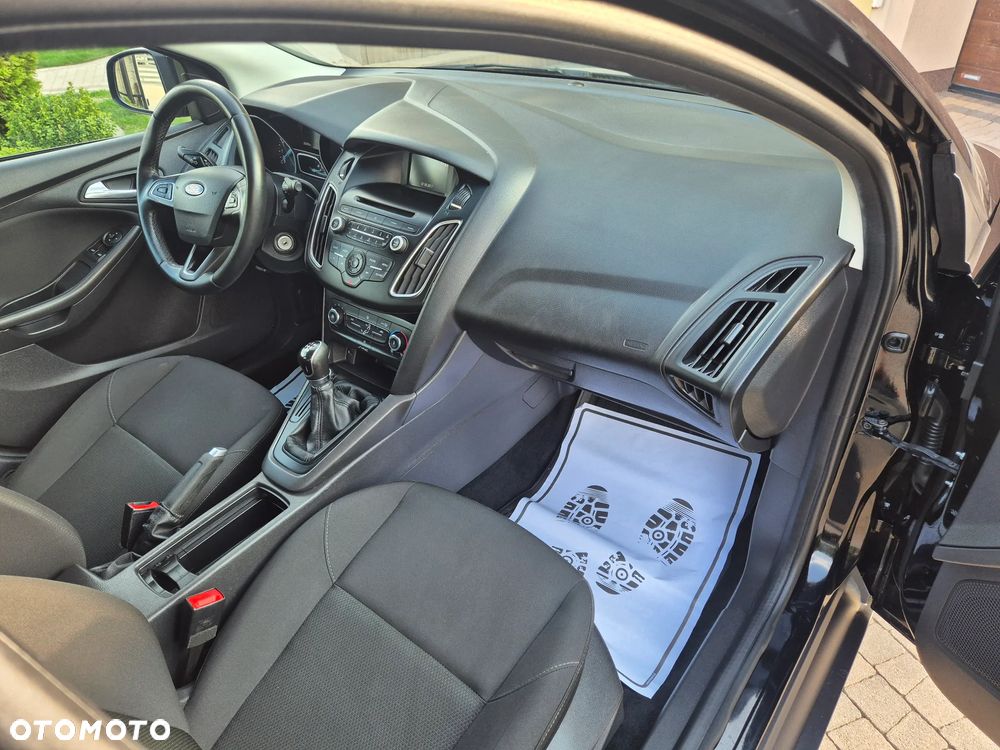 Ford Focus 1.6 Ambiente - 24