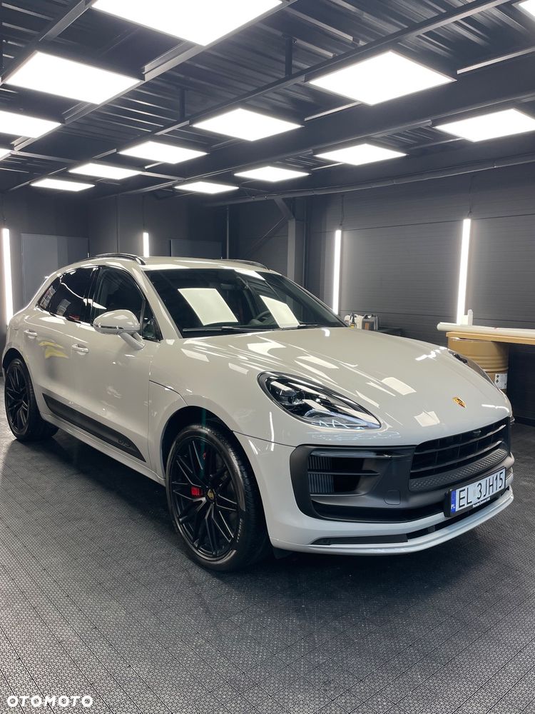 Porsche Macan - 1