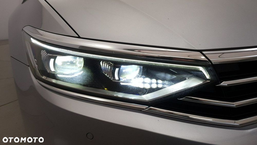 Volkswagen Passat - 11