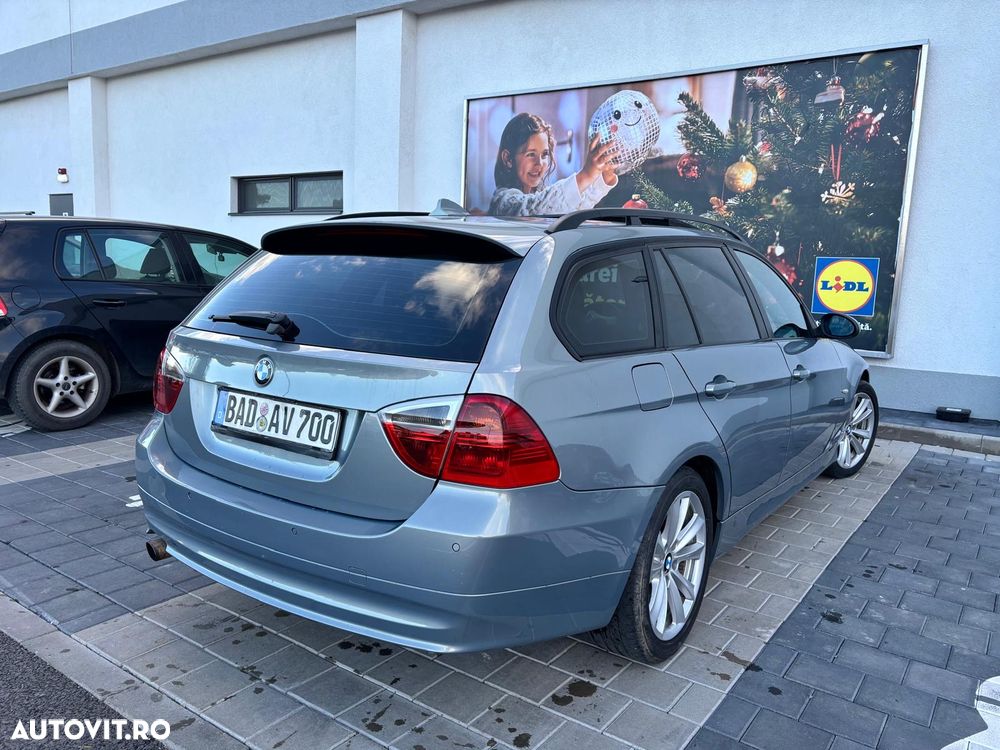 BMW Seria 3 320d DPF Touring Aut. - 12