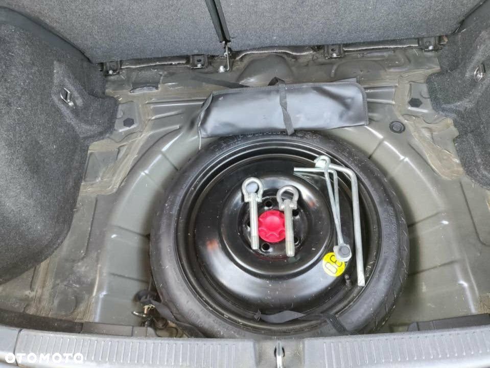 Toyota Auris 1.6 VVT-i Sol - 26