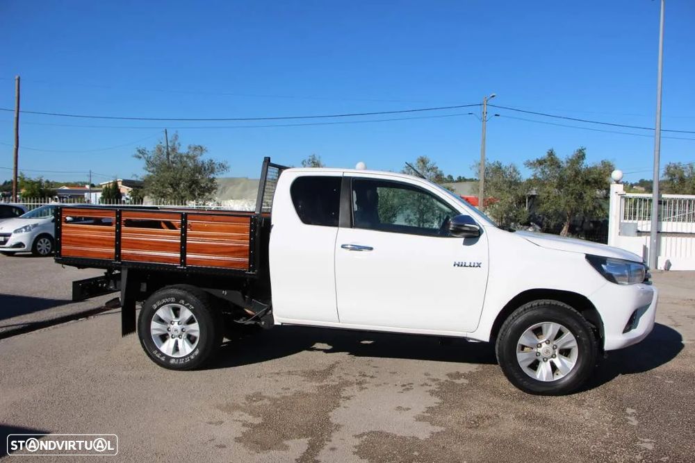 Toyota Hilux 2.4 D-4D 4WD CE Trial - 3