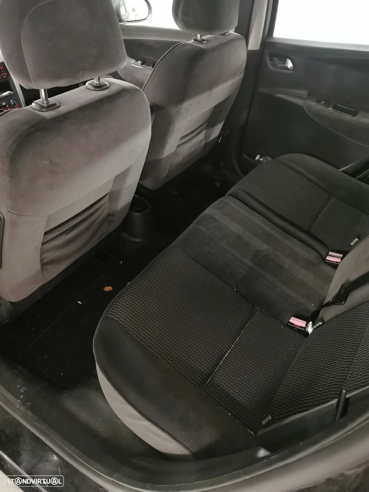 Peugeot 207 1.4 HDi Premium - 6