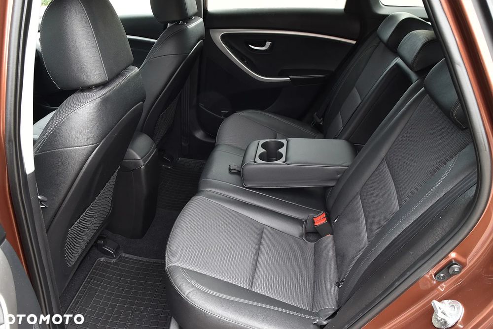 Hyundai i30 1.6 GDI Premium - 17