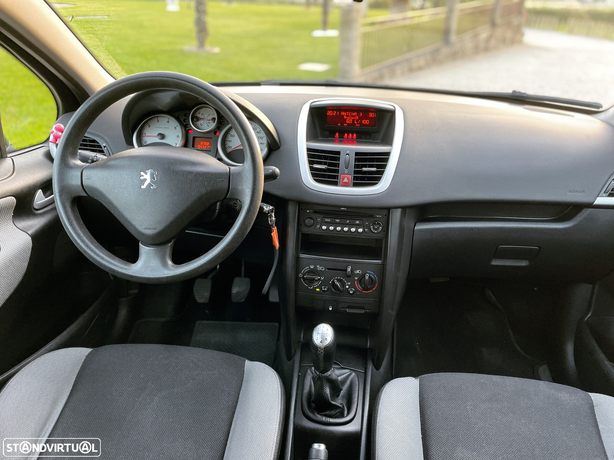Peugeot 208 - 5