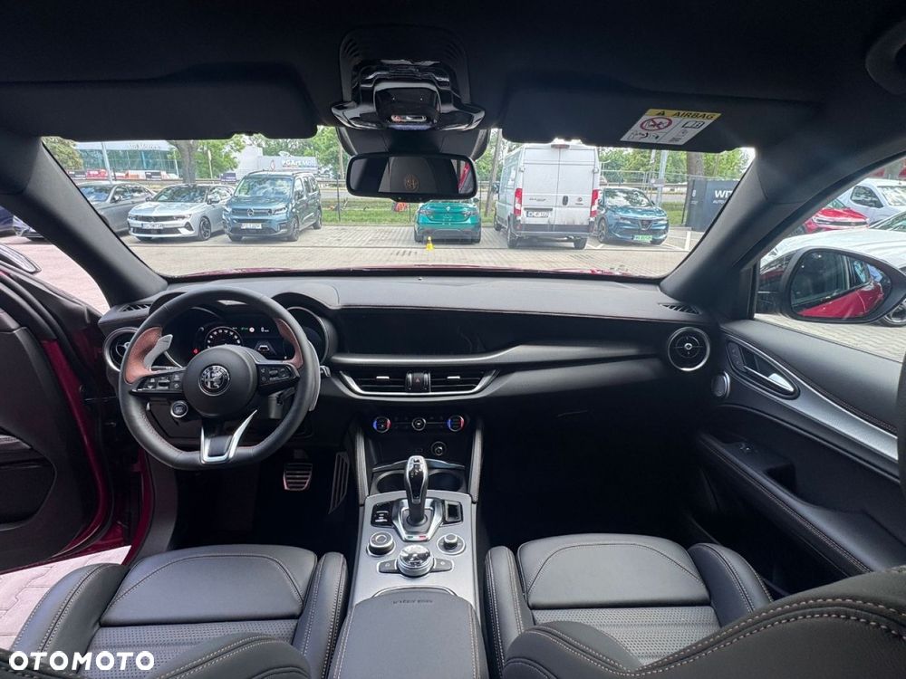 Alfa Romeo Stelvio - 12