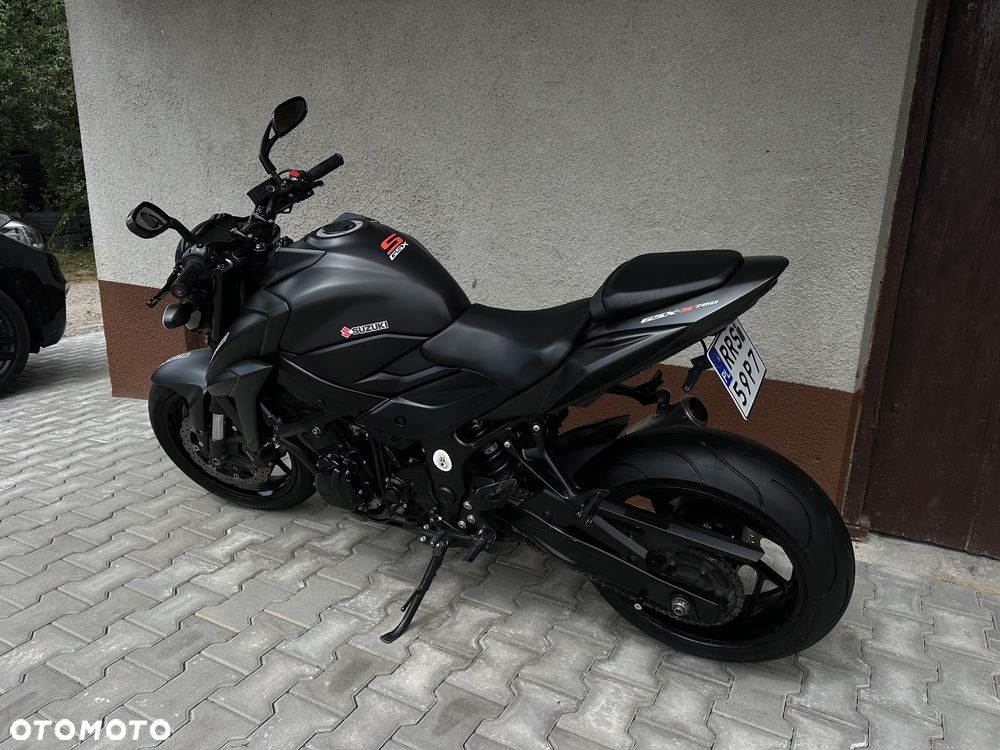 Suzuki GSX - 7