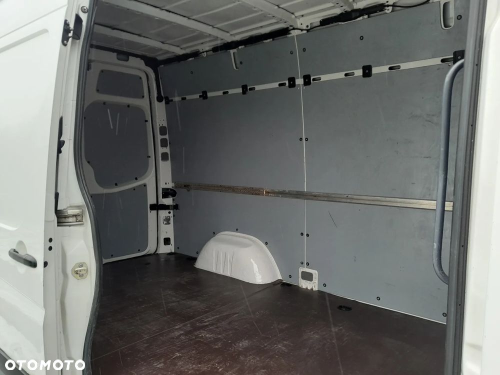 Volkswagen Crafter - 13