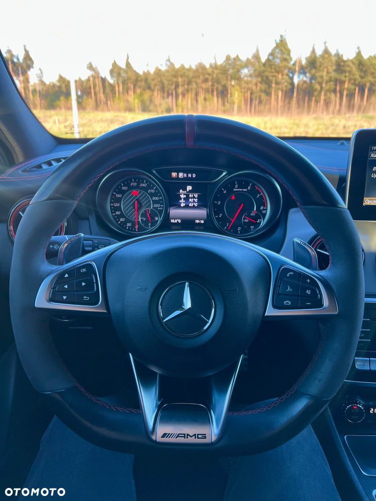 Mercedes-Benz GLA - 21