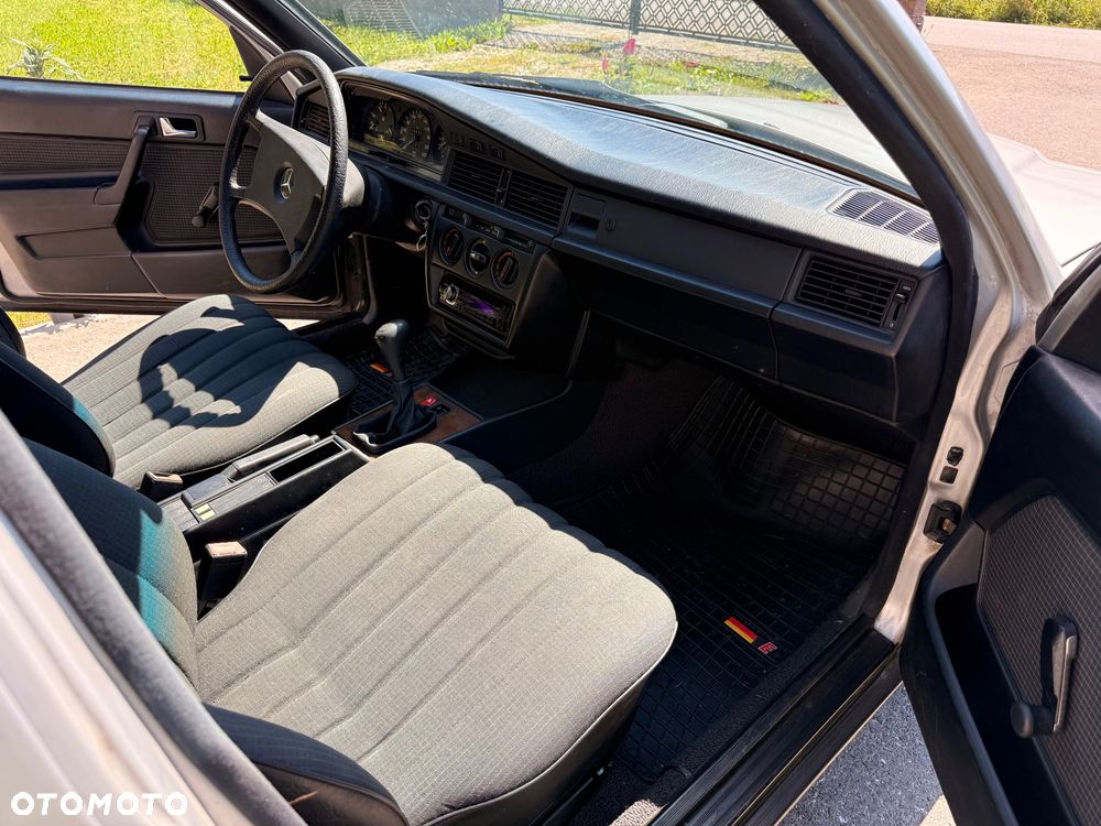 Mercedes-Benz W201 (190) - 11