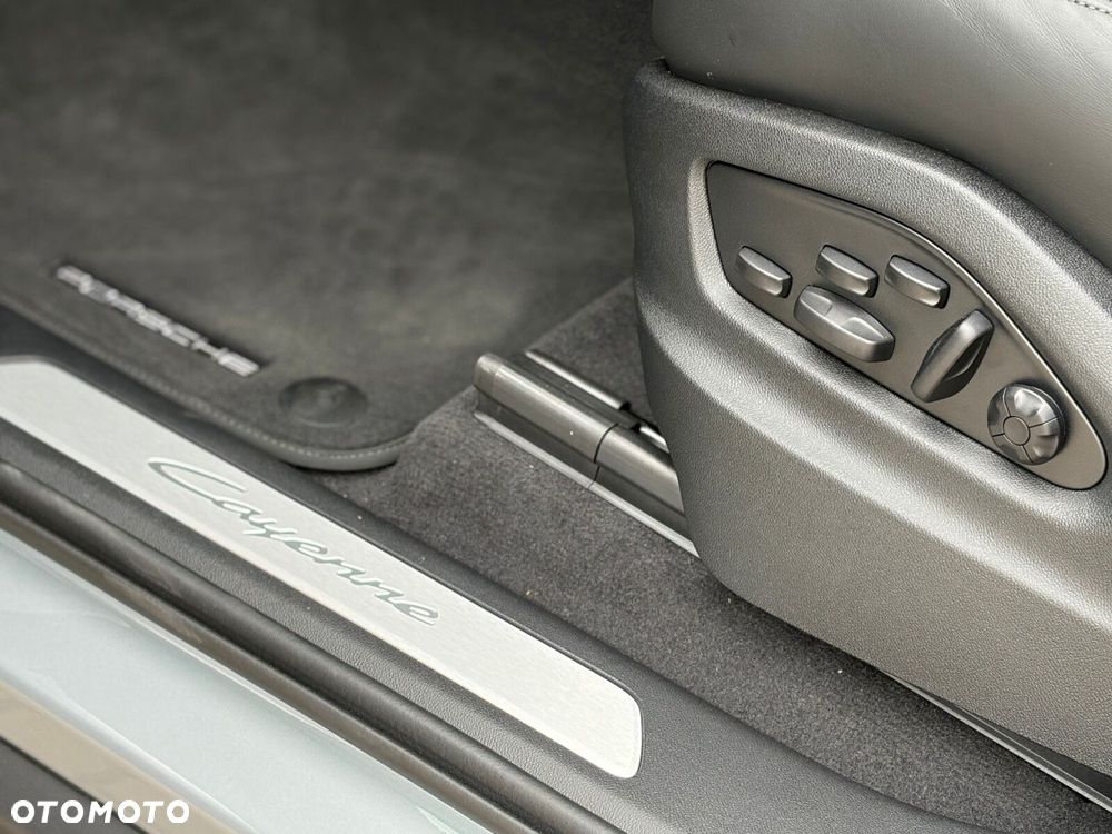 Porsche Cayenne - 15
