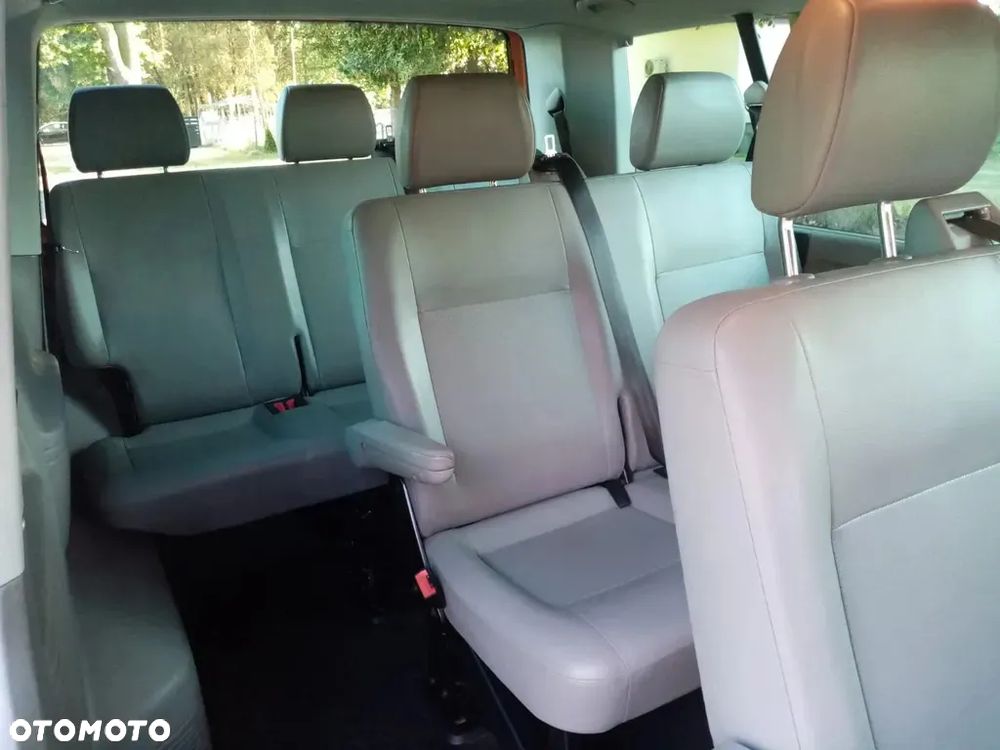Volkswagen Caravelle - 16