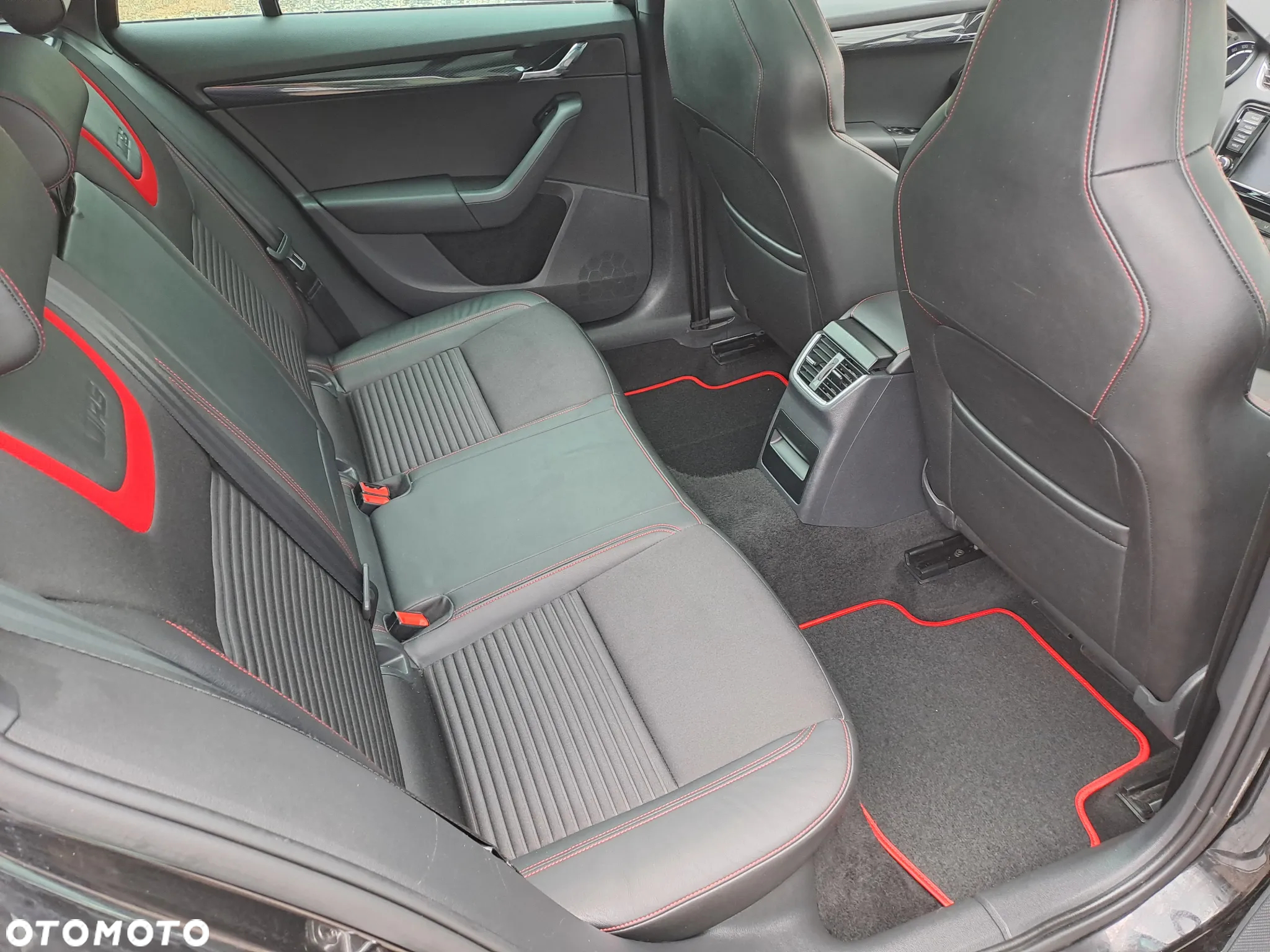 Skoda Octavia 2.0 TDI RS Challenge DSG - 22