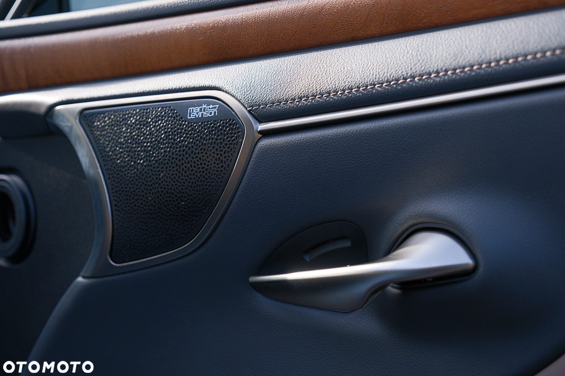 Lexus ES 300h Prestige - 31