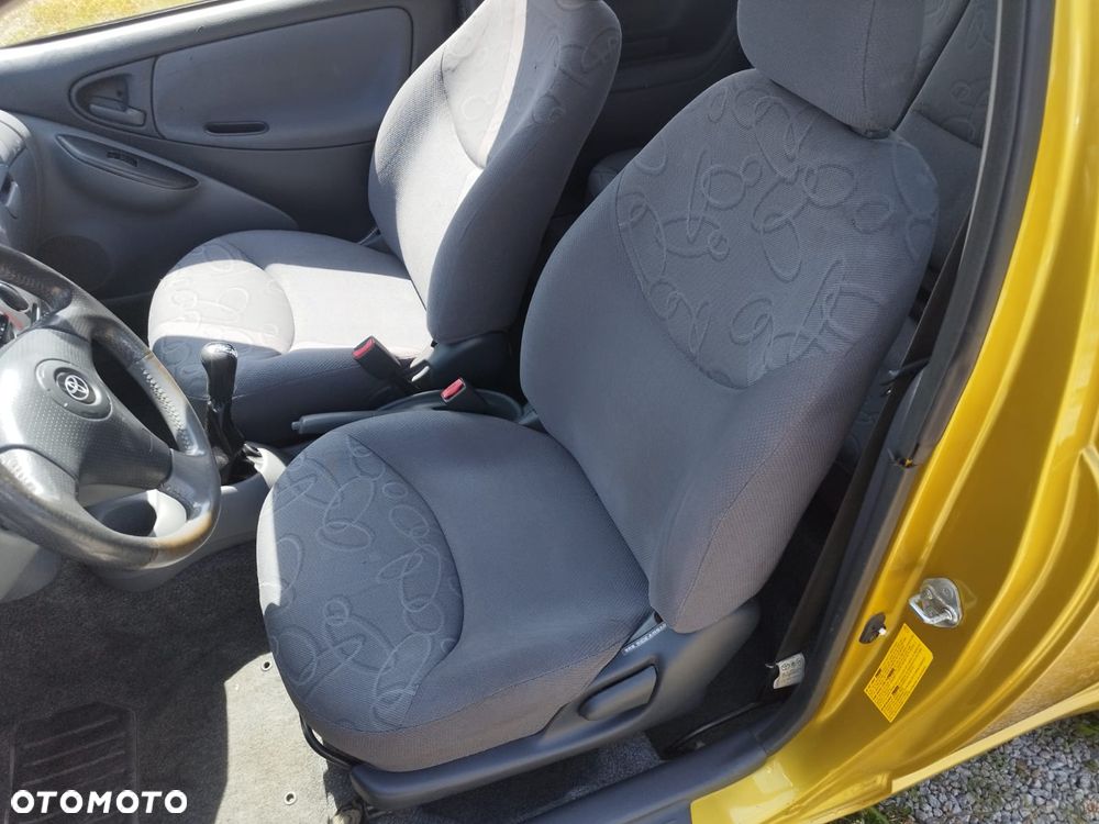 Toyota Yaris - 25