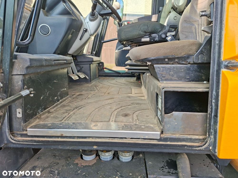 JCB Fastrac 3230 4X4 - 10