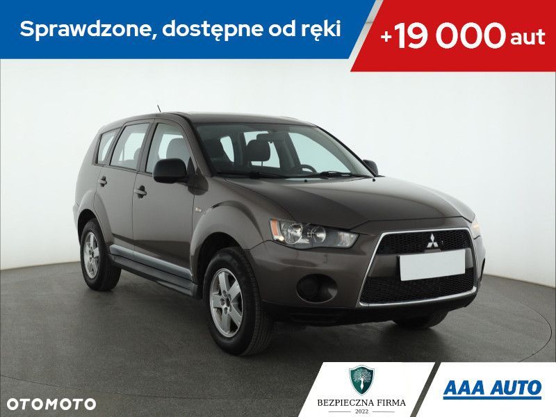 Mitsubishi Outlander - 2