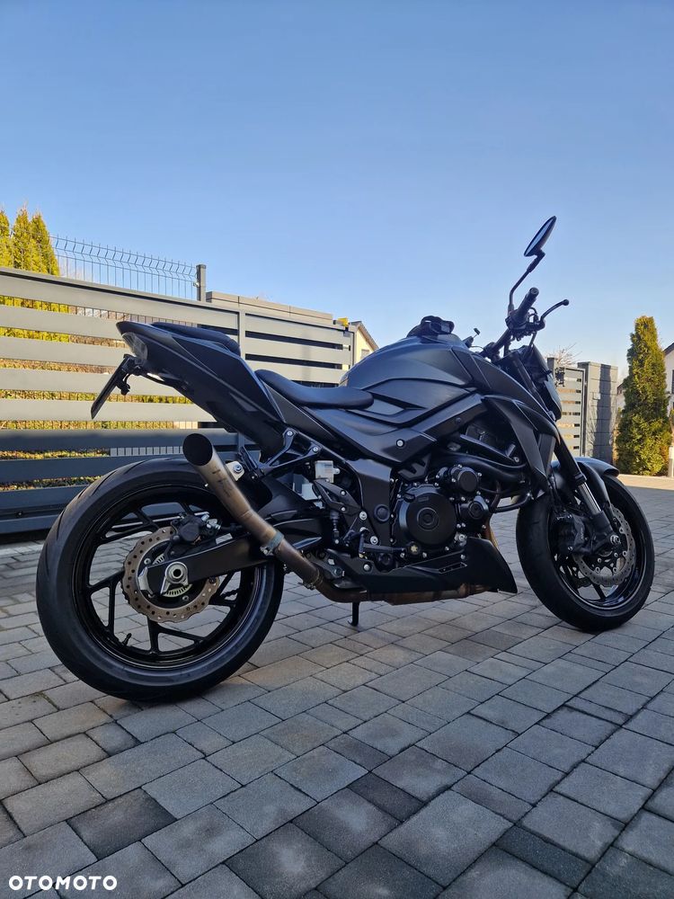 Suzuki GSX - 11
