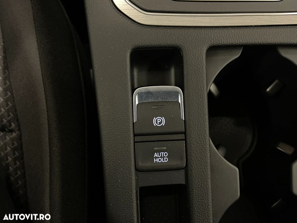 Volkswagen Passat 1.5 TSI ACT DSG Advance - 24