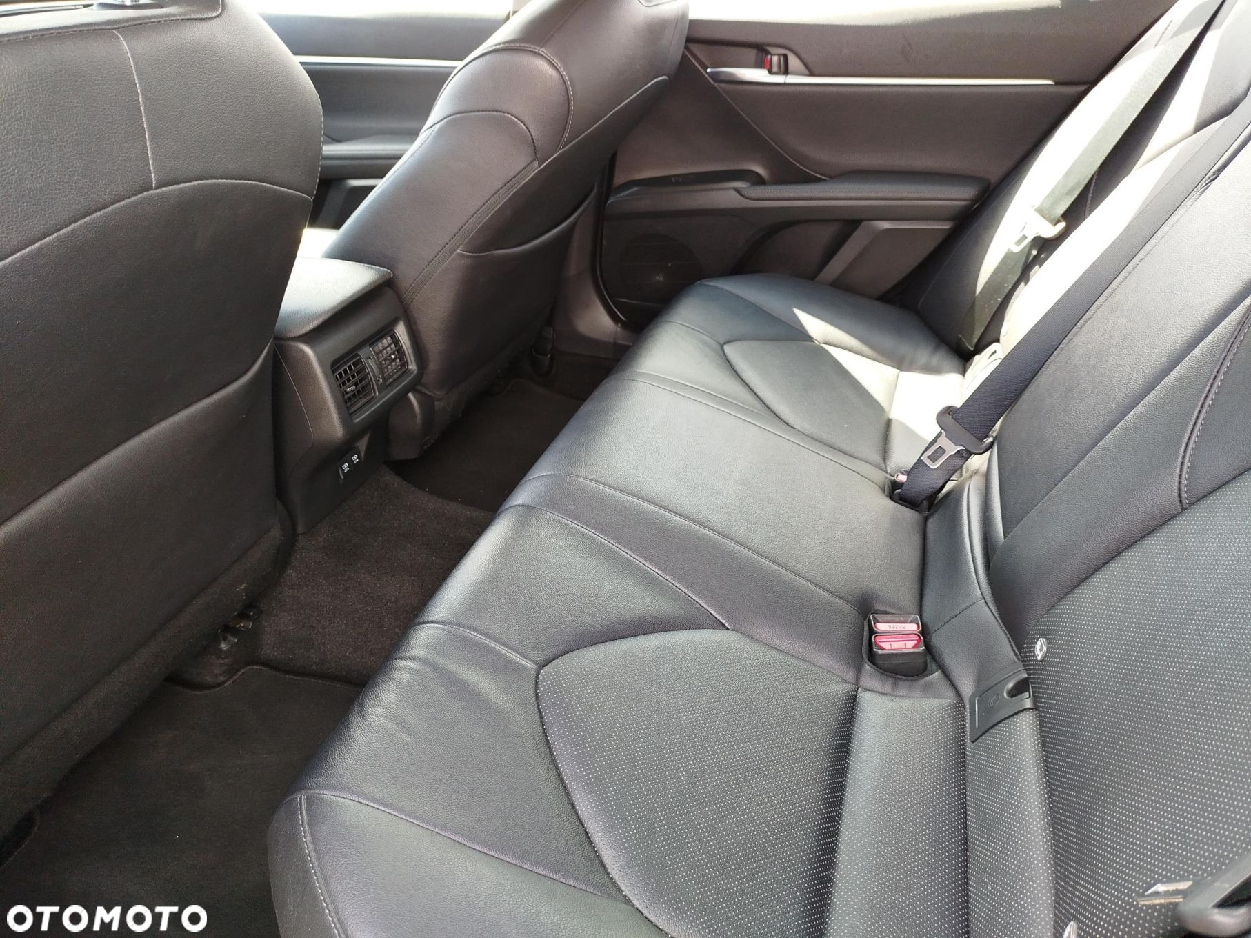 Toyota Camry - 12