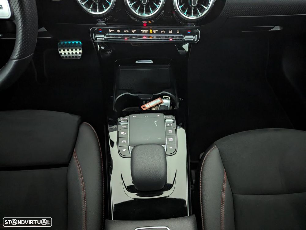 Mercedes-Benz A 250 e AMG Line - 29