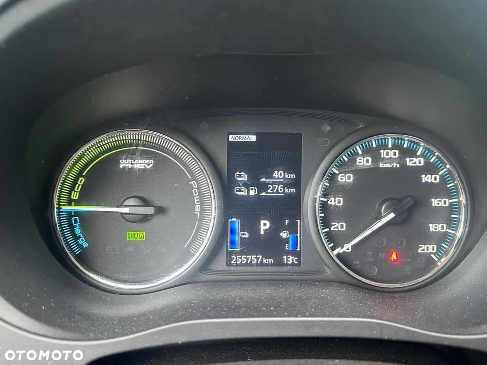Mitsubishi Outlander 2.0 4WD Plus - 4