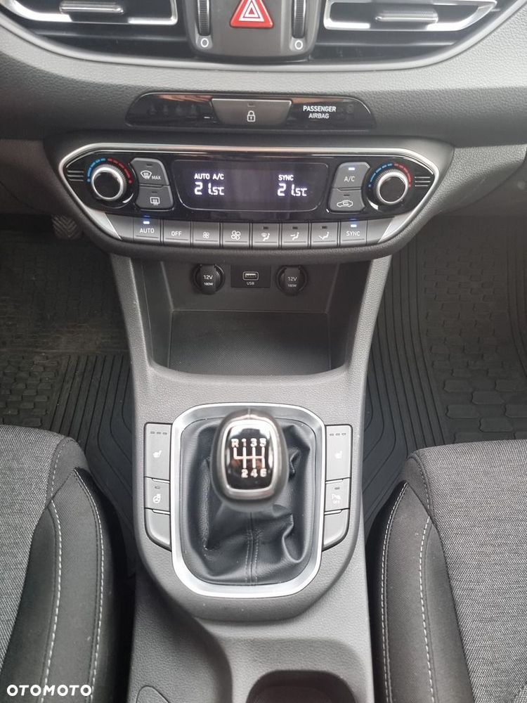 Hyundai i30 1.5 DPI Smart - 33