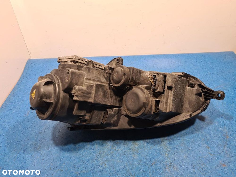 VOLKSWAGEN JETTA V REFLEKTOR PRAWY XENON - 8