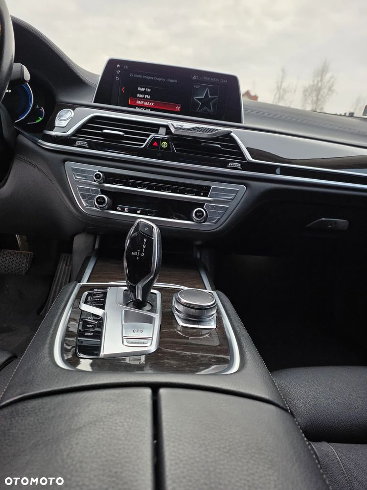 BMW Seria 7 740Li - 29
