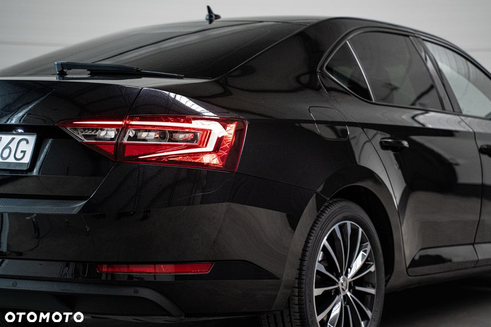 Skoda Superb 2.0 TDI DSG Premium Edition - 8