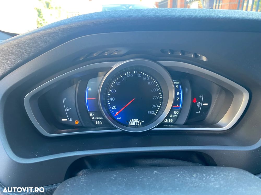 Volvo V40 D4 VEA R-Design - 6