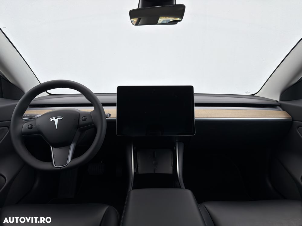 Tesla Model 3 - 5