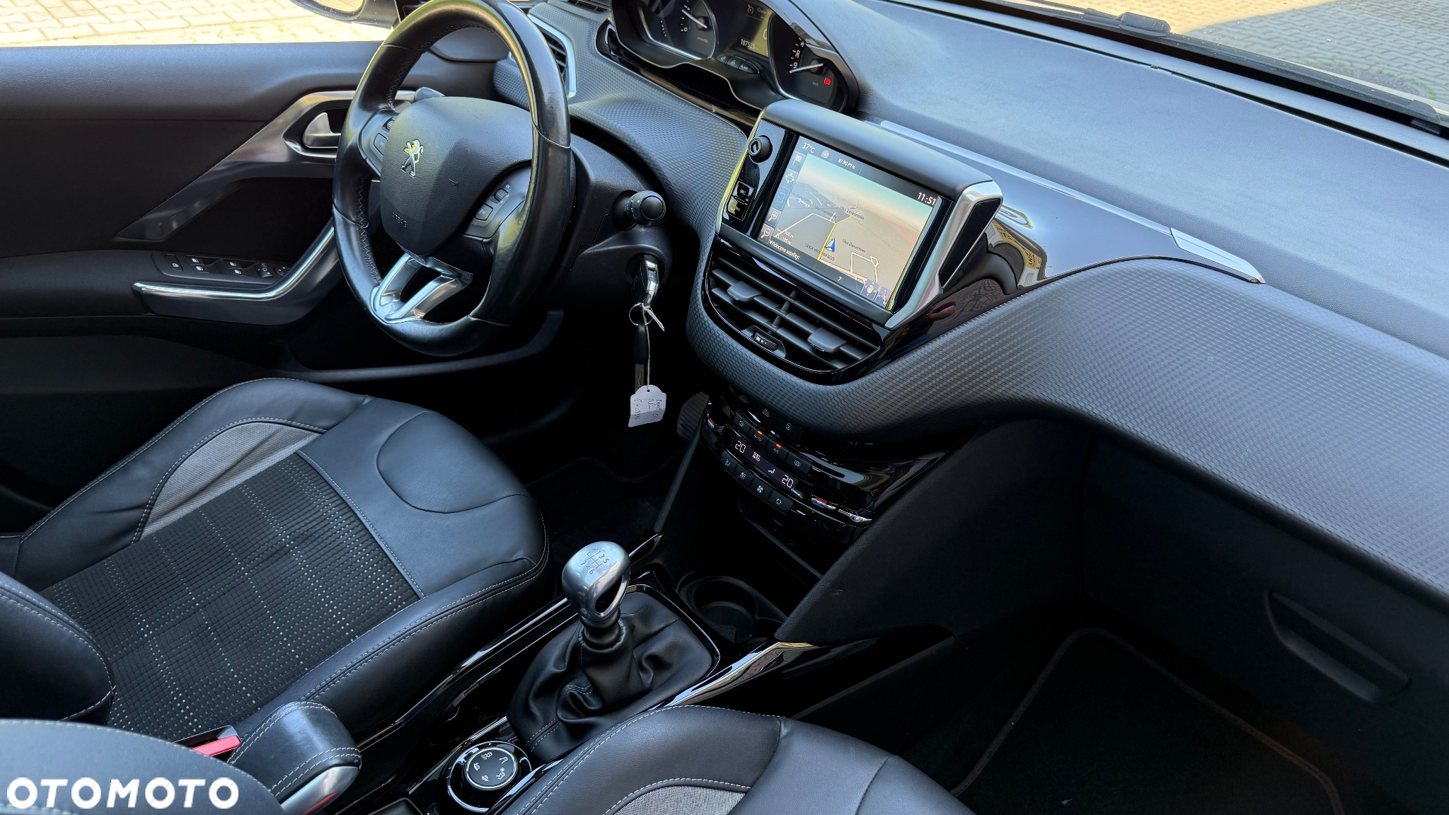 Peugeot 2008 1.6 BlueHDi Allure S&S - 7