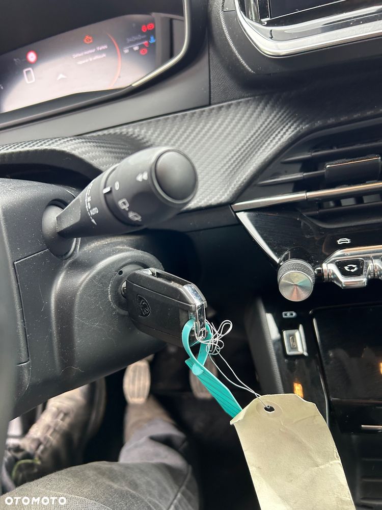 Peugeot 208 - 35