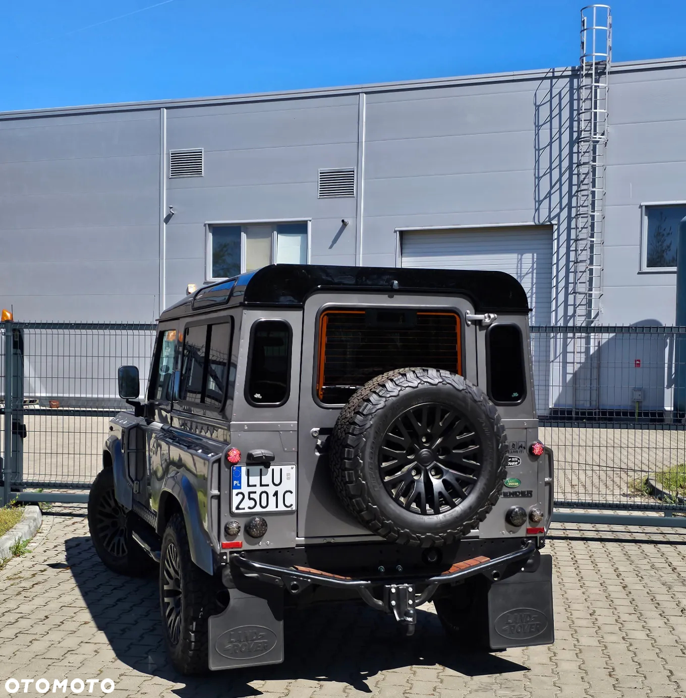 Land Rover Defender - 6