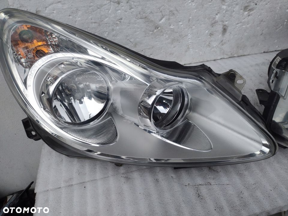 lampa corsa d przed liftem prawa eu cała - 1