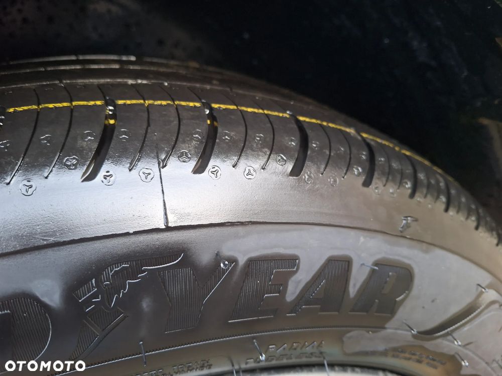 Peugeot 308 1.2 mHEV Allure S&S e-DCS6 - 17