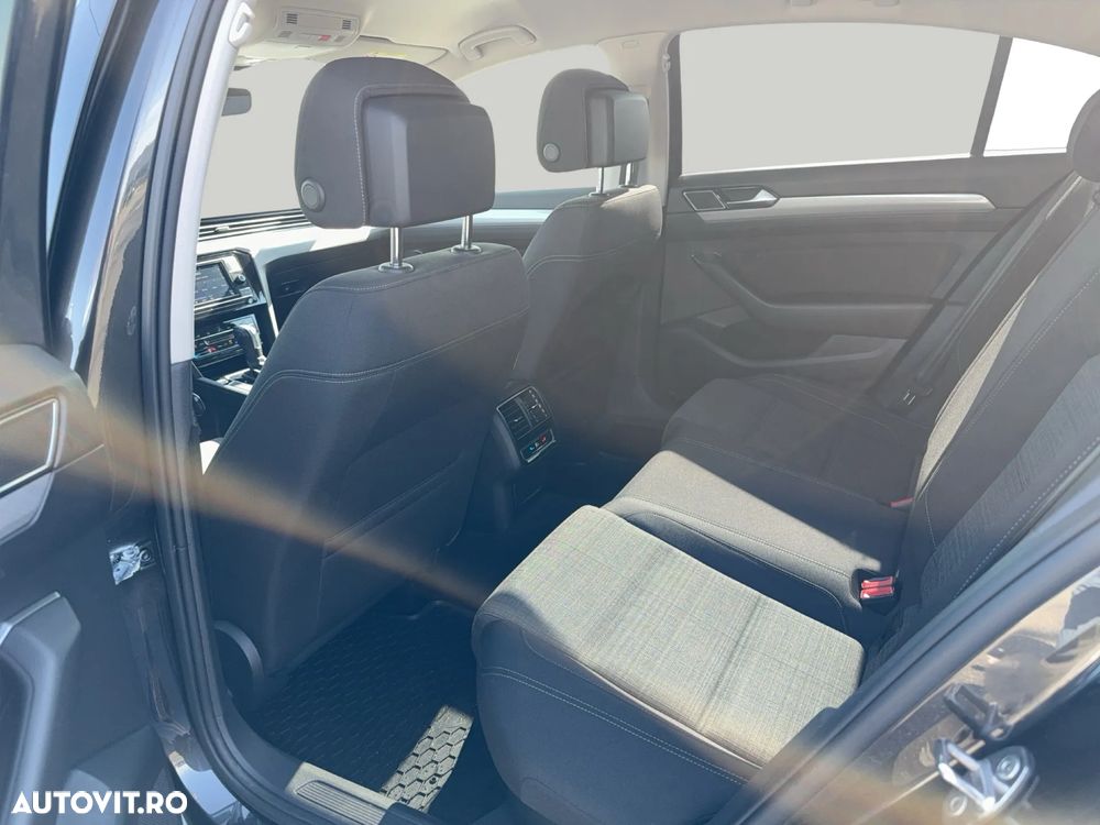 Volkswagen Passat 2.0 TDI DSG Comfortline - 12