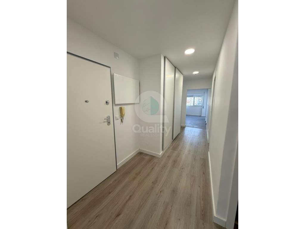 Apartamento T2 Remodelado - Grande imagem: 2/13