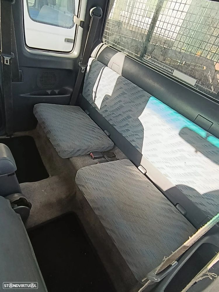 Toyota HILUX 2.4 D - 4