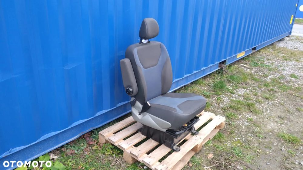 FOTEL KIEROWCY TRAFIC VIVARO PRIMASTAR 01- NO 925/149 - 2
