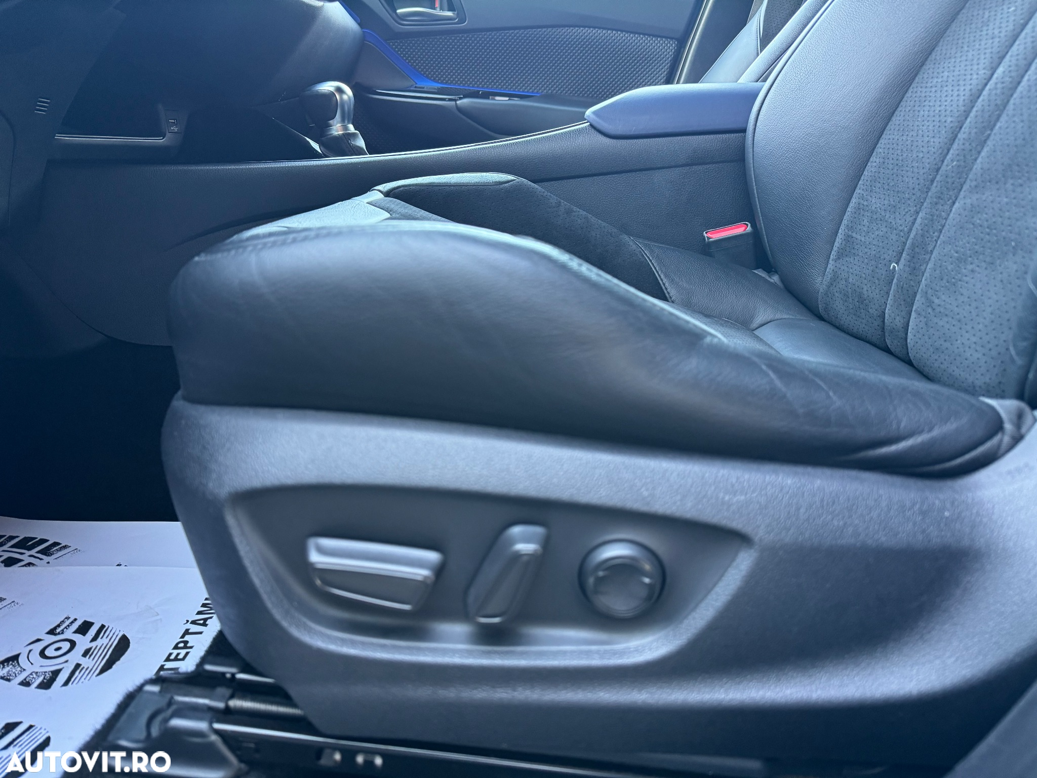 Toyota C-HR 2.0 HSD 184 CP 4x2 CVT C-ult Style bi-tone - 29