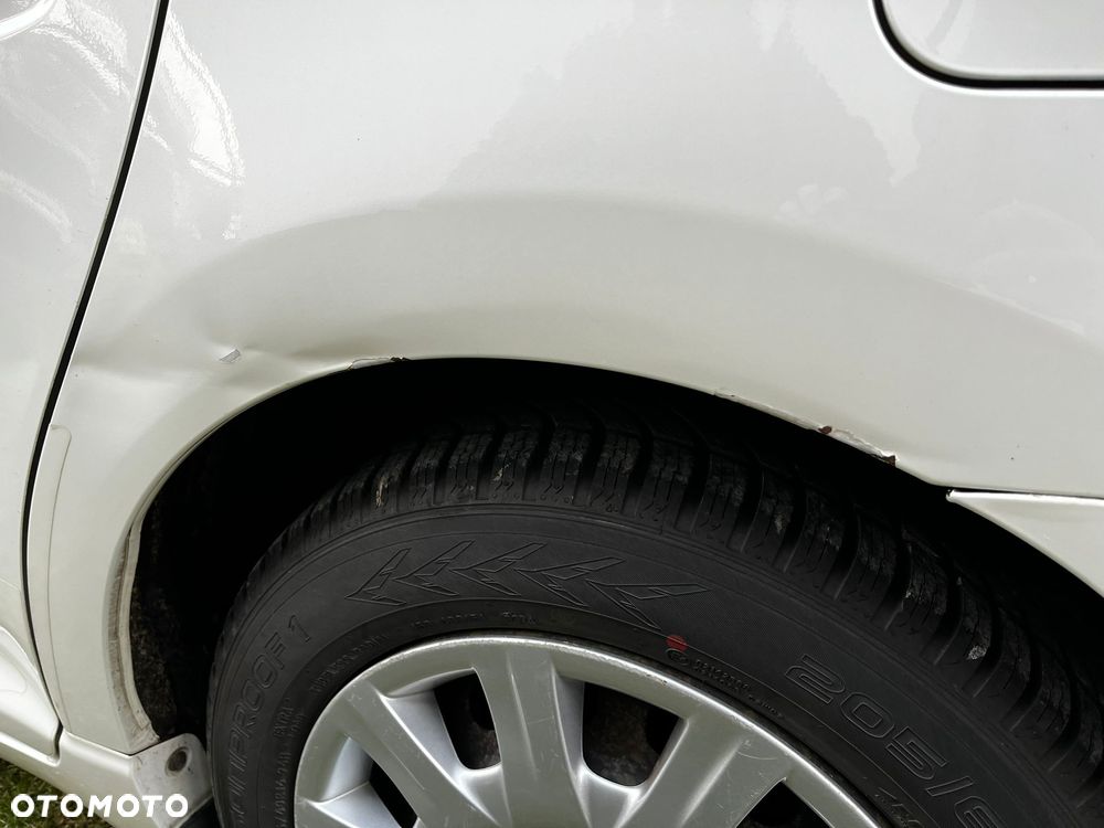 Toyota Avensis 2.0 D-4D Active - 24