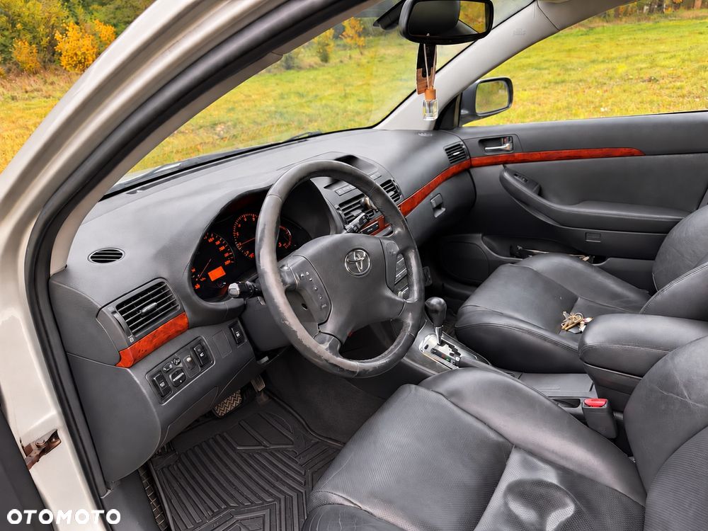 Toyota Avensis 2004 photo 2