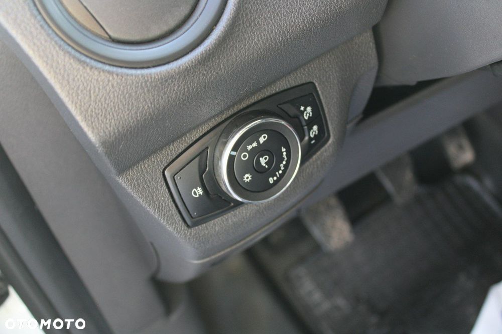 Ford Transit Courier - 14